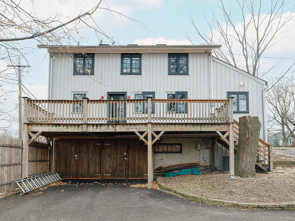 2404 Ridge Ave
