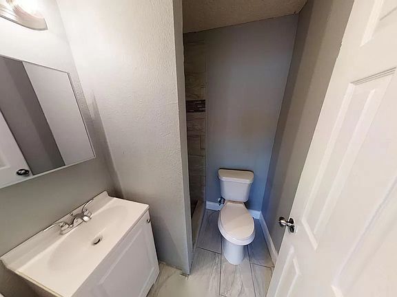 3rd image of 432 Sunshine St