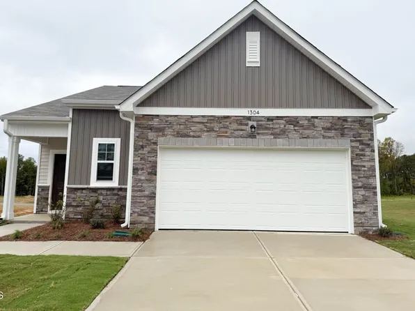 1304 Pond Overlook Dr, Nashville, NC 27856