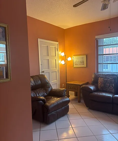 300 SW 55th Ave — Photo 17