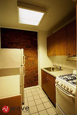 Rented by Wave Real Estate Group | media 8