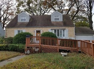 18 Henderson Ave, Valley Stream, NY 11580