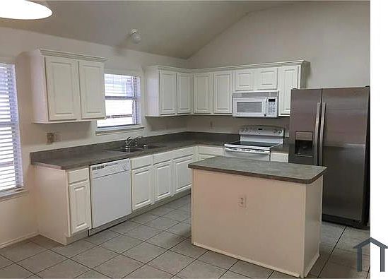 5th image of 318 Dakota Dr