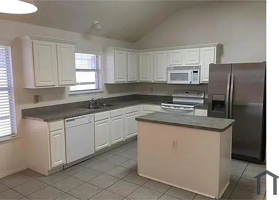318 Dakota Dr — Photo 5