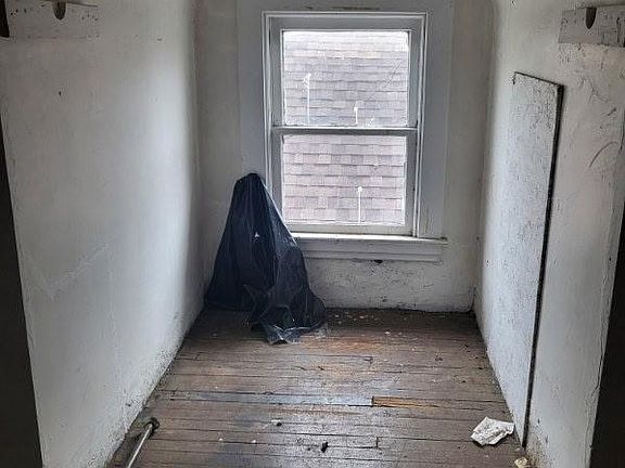 4th image of 413 Delaware St