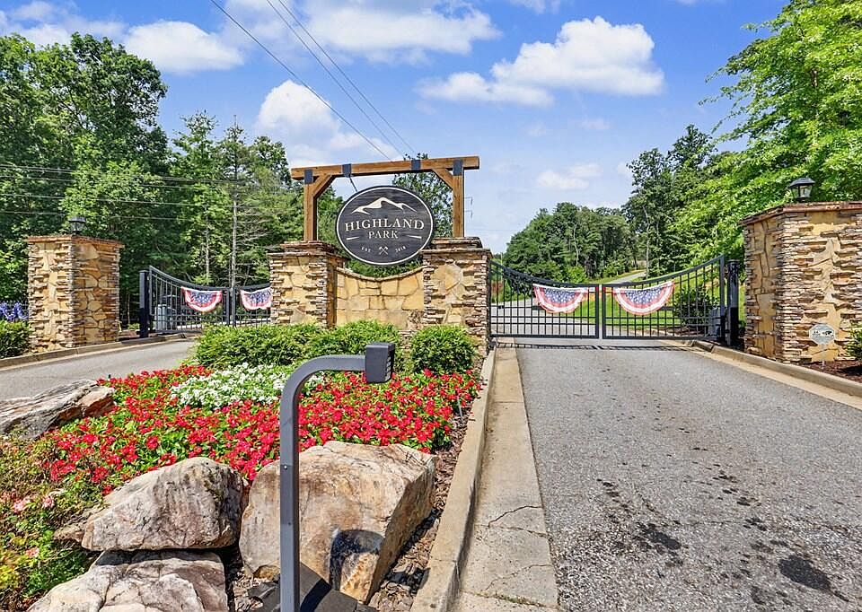 1st image of 28 Highland Cir