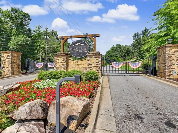 28 Highland Cir, Blue Ridge, GA 30513