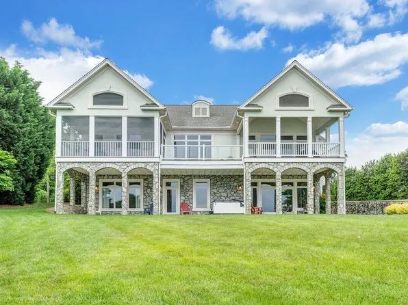 244 Pine Bay Dr, Union Hall, VA 24176