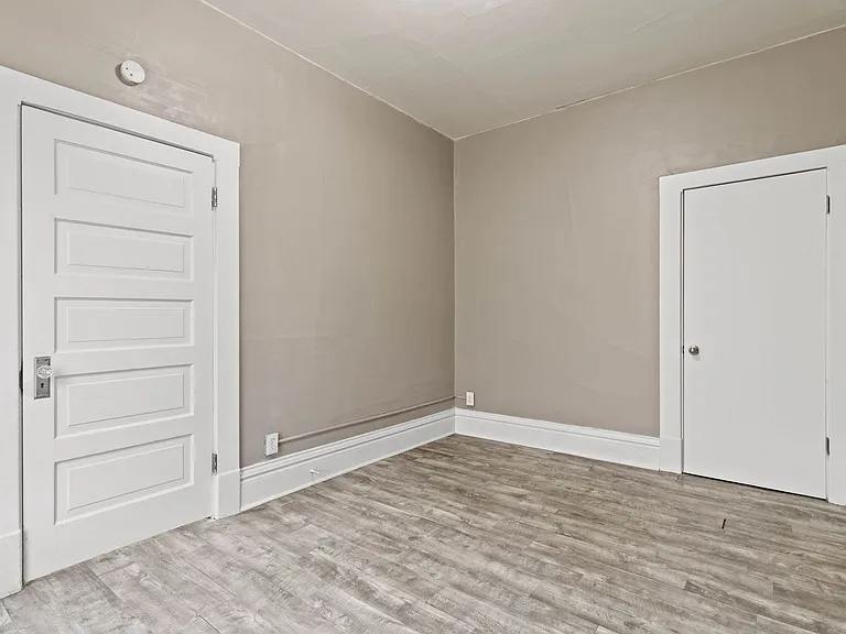 1221 N Monroe St — Photo 12