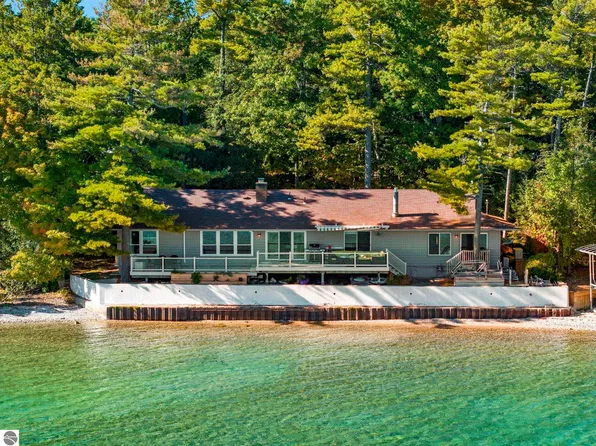 11568 Bluff Rd, Traverse City, MI 49686