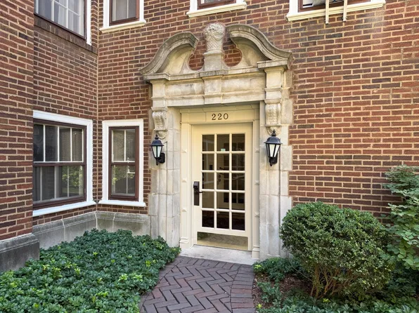 220 S Maple Ave APT 42, Oak Park, IL 60302