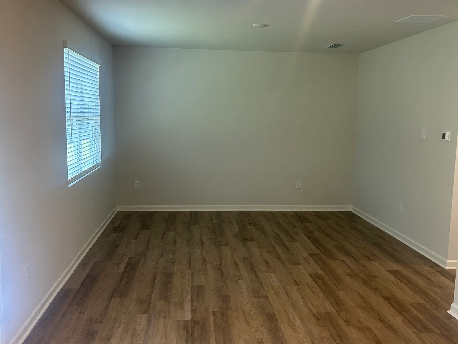 4 bed, 2.5 bath, 1991 sqft, $2,350 — Photo 3