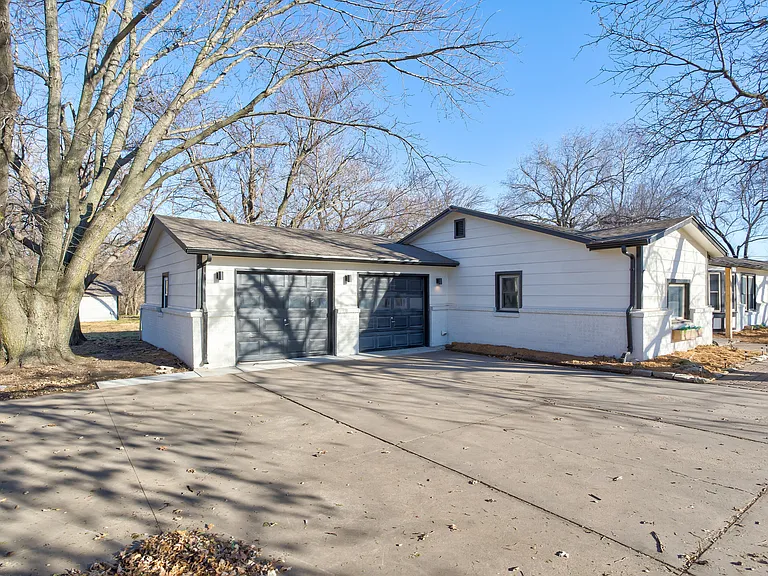 1734 S Lark Ln — Photo 3