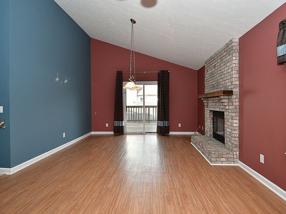 5th image of 424 Grand Woods Dr