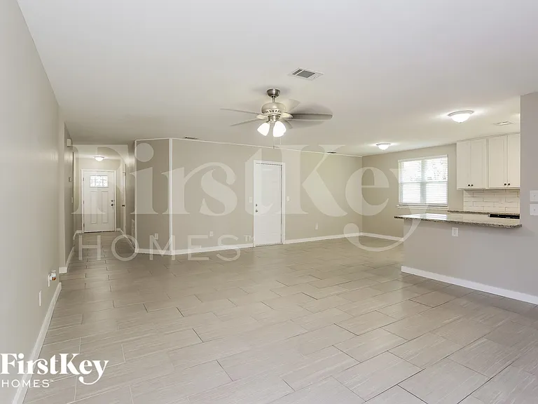 1047 Cove Landing Dr — Photo 5
