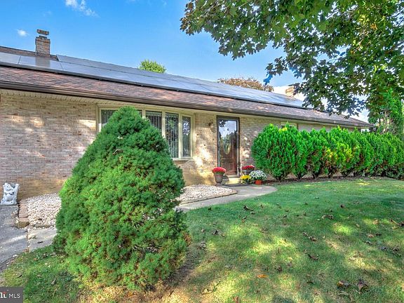 2nd image of 912 Perry Rd