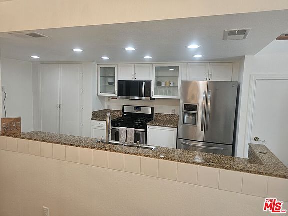 4th image of 506 S Grevillea Ave APT 5