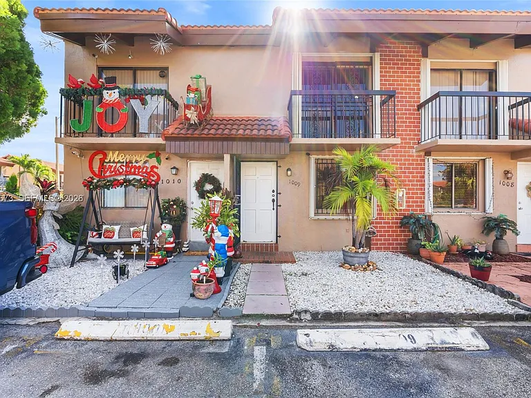 1911 SW 107th Ave #1009 — Photo 11