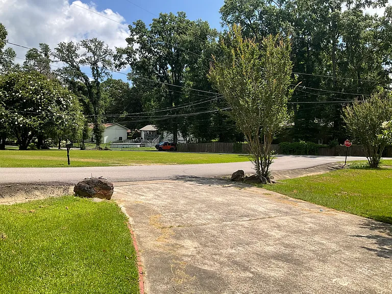 2606 Jones St — Photo 4