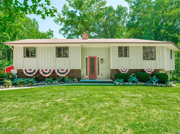 4423 Mason Rd, Howell, MI 48843
