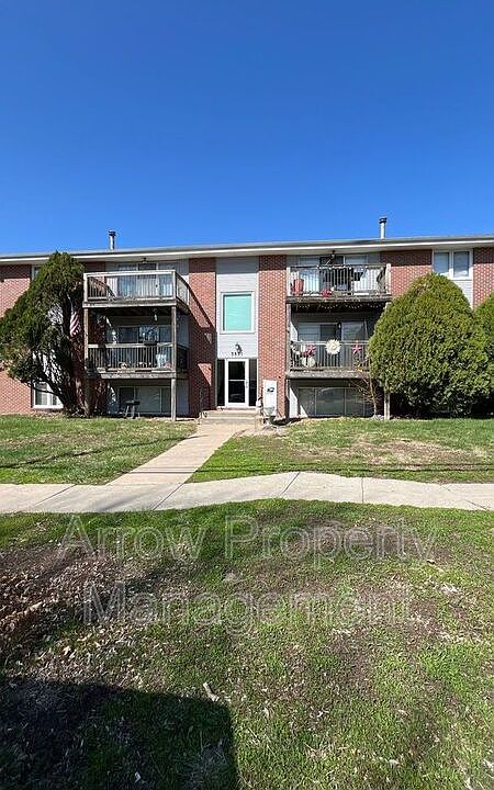 1st image of 3831 S 46th St APT 10