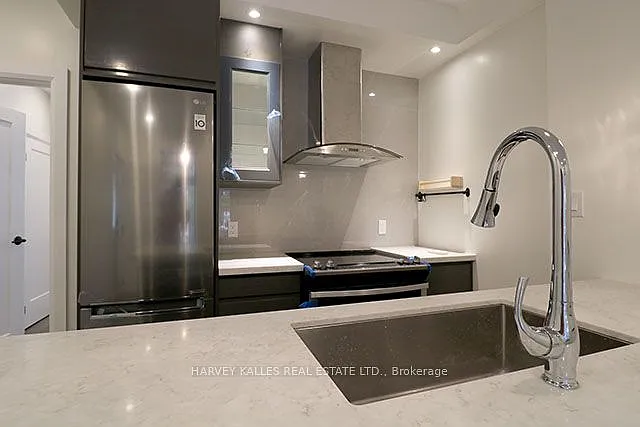 488 Lansdowne Ave #MAIN — Photo 3