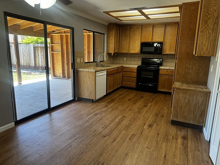 861 Cloverland Way — Photo 5
