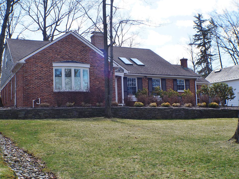 1st image of 70 Speir Dr
