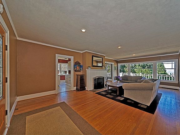 5th image of 11235 Palatine Ave N