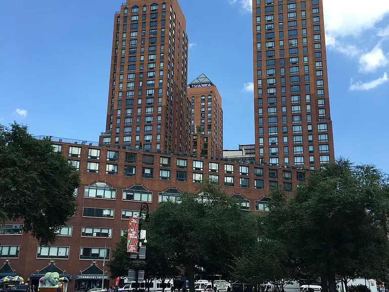 1 Irving Pl #P19I — Photo 9