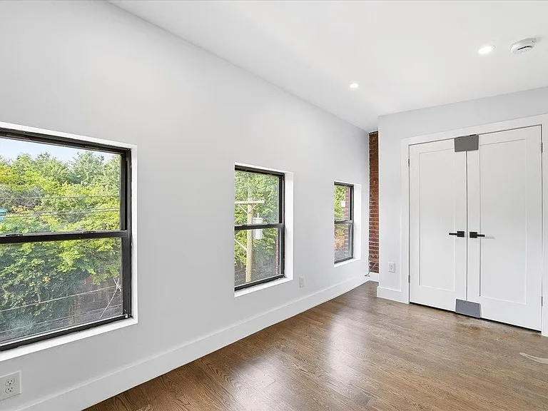 216 6th St #3 — Photo 11