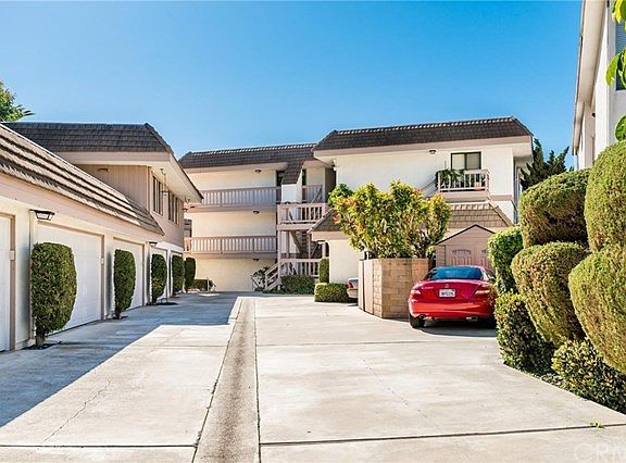 2 Car Detached Garage in Gated Motor Court