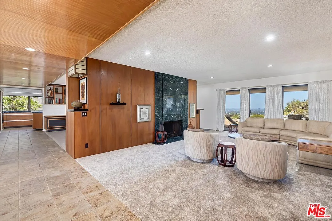 3 bed, 4.0 bath, 2930 sqft, $8,950 — Photo 3