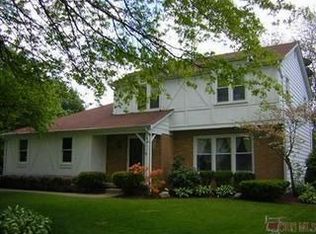 1261 Pioneer Dr, Youngstown, OH