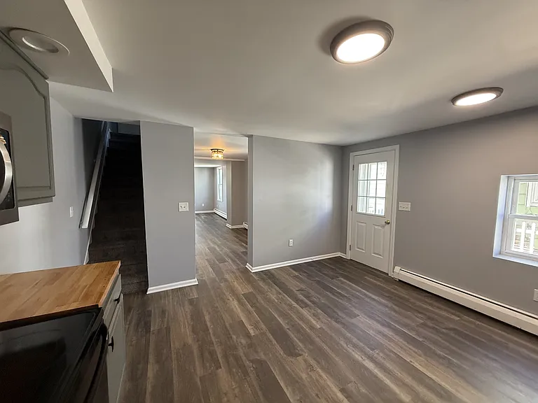 116 E 2nd St — Photo 9