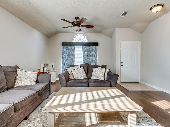 5th image of 112 Yosemite Dr