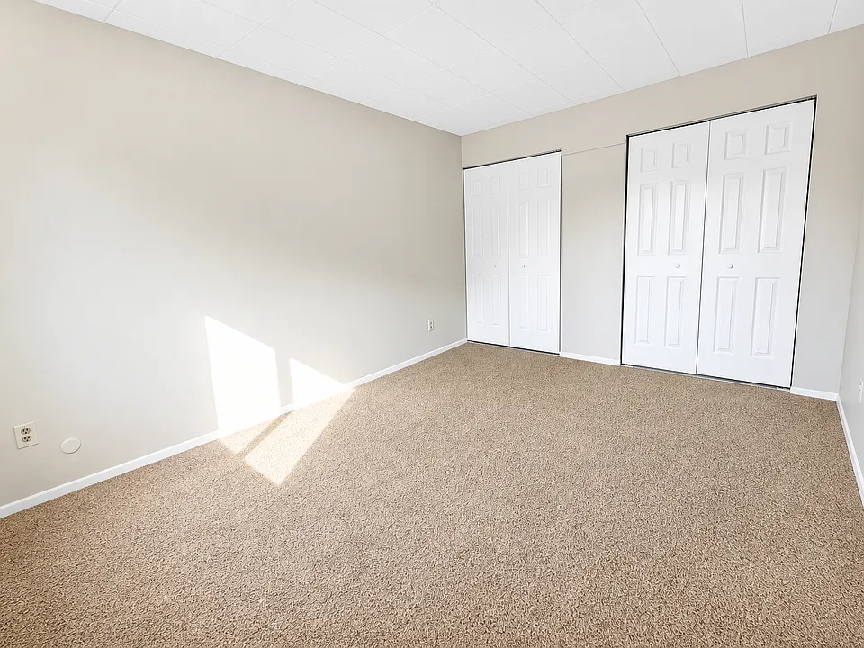 Carpeted 1-Bed/1-Bath