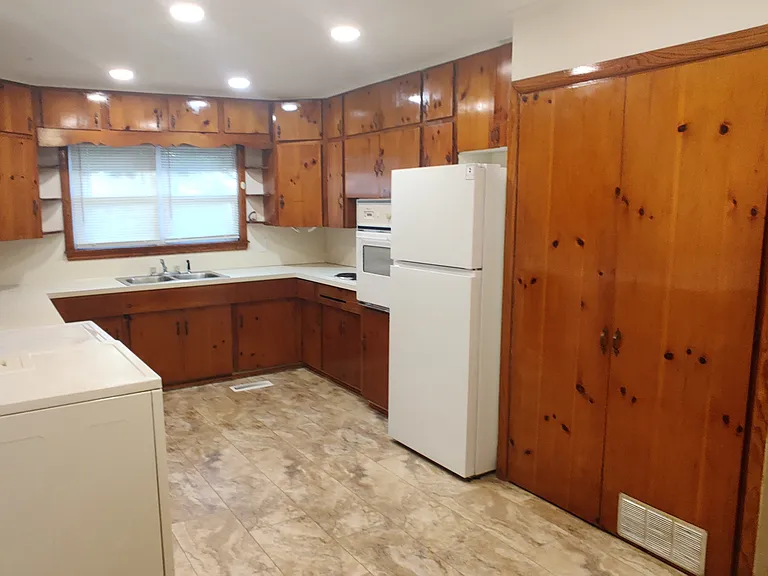 1350 N Kings Dr — Photo 12