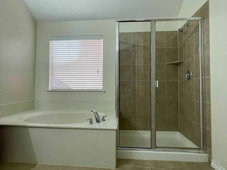 10525 Flat Creek Trl — Photo 22