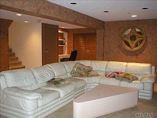 4th image of 1281 Julia Ln