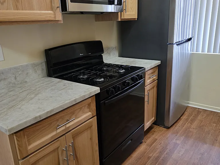 535 E Hazel St #6 — Photo 4