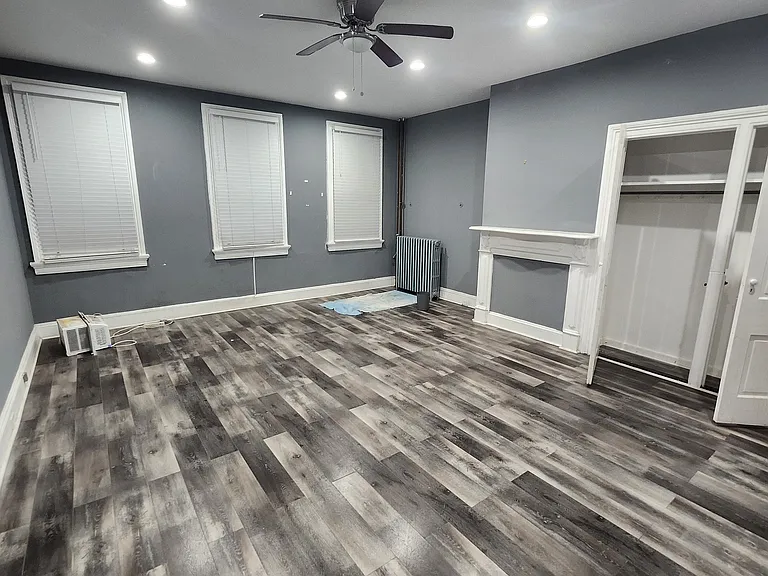 1411 W Lombard St — Photo 16