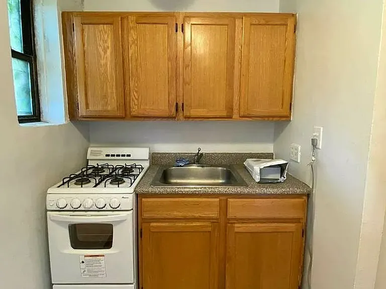 84th Dr — Photo 2