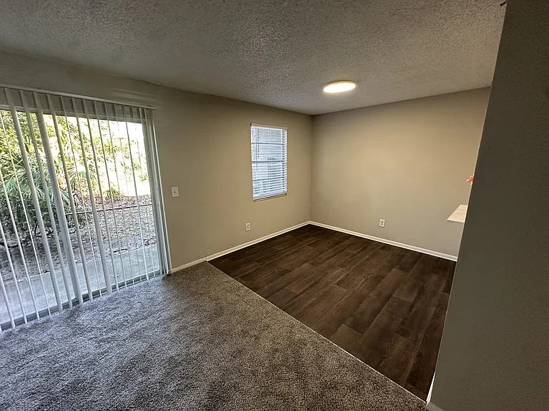 Auburn Glen Apartments — Photo 29