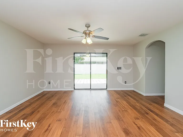 11867 Thicket Wood Dr — Photo 2