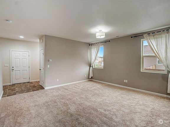 5th image of 1770 Chinook Avenue