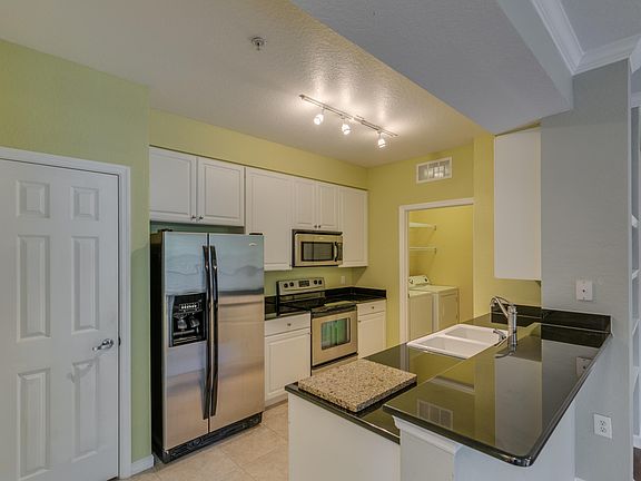 5th image of 8539 GATE Parkway W #1628