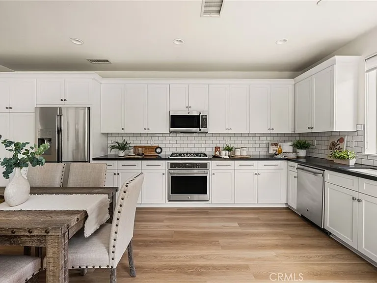 16 Cooper — Photo 11