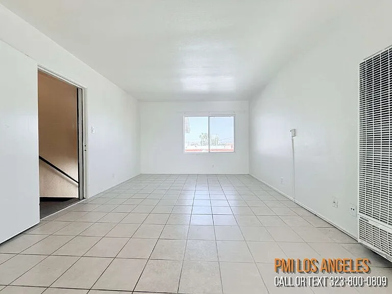 943 W 68th St — Photo 24