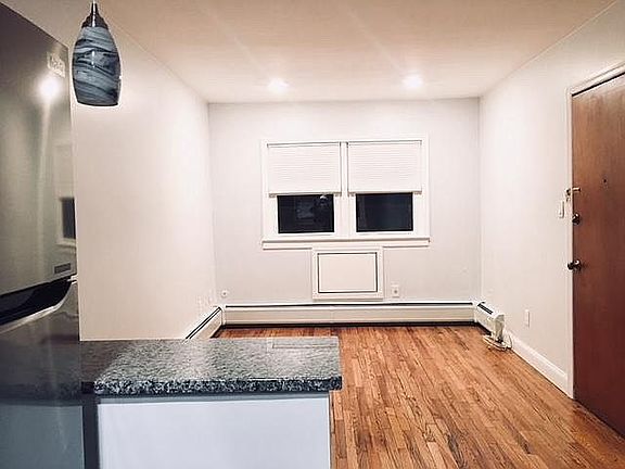 4th image of 58 Laidlaw Ave #1R
